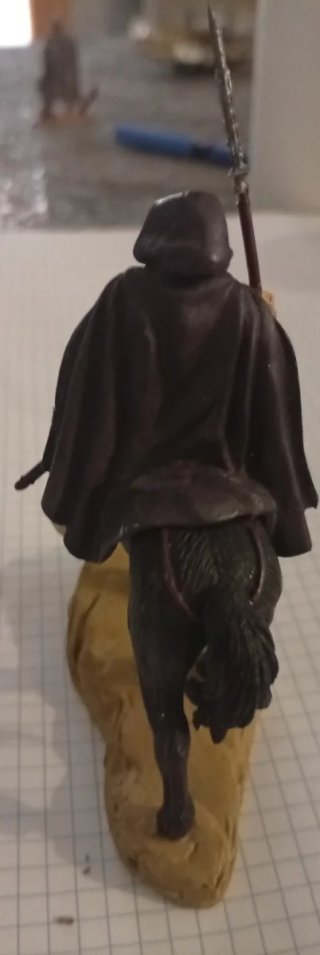 Figura Atila a escala, pintada a mano