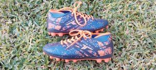Lote fútbol infantil: Botas Tenth talla 33 + Balón