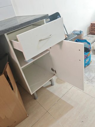 Cocina completa con vitrocerámica y pila