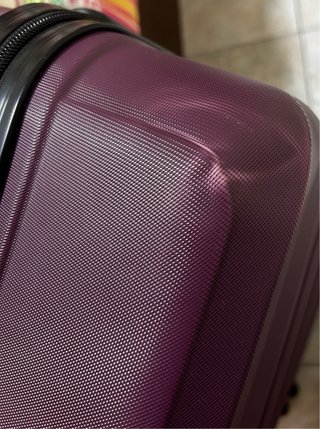 Maleta de viaje Carrefour morada 64L