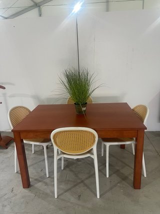 Mesa de comedor y 6 silla