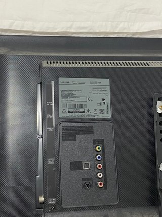 Televisión Samsung 32" + Soporte MacLean