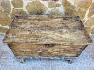Baúl antiguo de madera