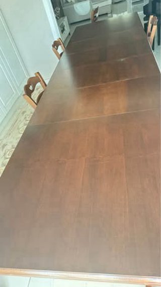 Tavolo da cucina in legno con sedie
