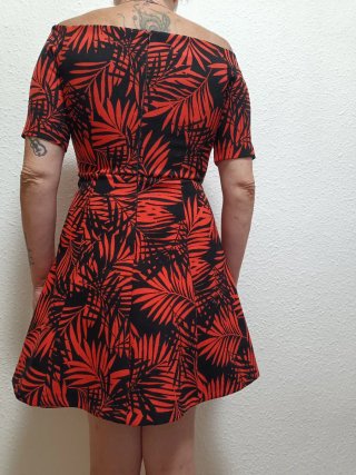 Vestido corto estampado hojas