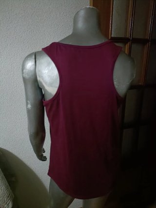 Camiseta sin mangas morada con frase sarcástica