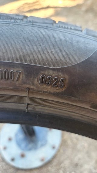 Neumático Pirelli 275/40 R20