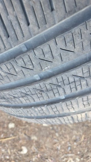 Neumático Pirelli 275/40 R20