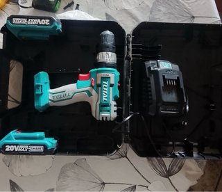 Taladro TOTAL 20V con 2 baterías y cargador nuevos