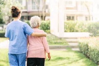 Cuidadora personas mayores