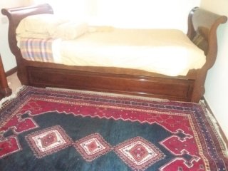 Cama barco nido de caoba con otra cama extraíble.