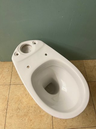 Base de inodoro de porcelana blanca