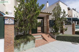 Casa adosada en venta en Zona Polideportivo en Alhendín