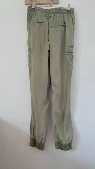 Pantalón cargo bombacho C&A caqui
