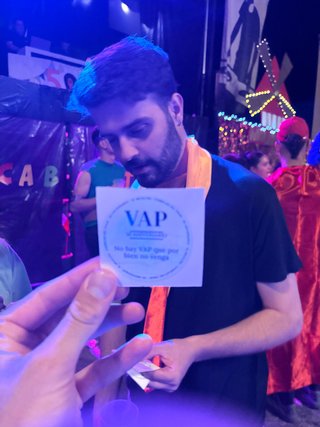 Pegatina VAP tocada por DANI CIDONES