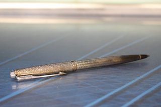 Bolígrafo Parker 30μ. Plaqué plata.