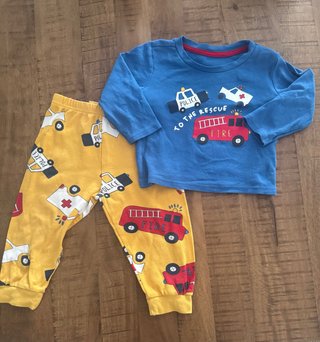 Pijama Primark 12/18 meses Bomberos Policía