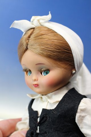 11. Antigua muñeca Linda Pirula de Muñecas Alba, traje regional. Años 50 ó 60.