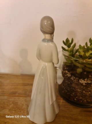Figura Porcelana Miquel Requena Niña Rosa