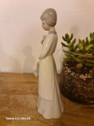 Figura Porcelana Miquel Requena Niña Rosa