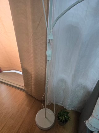 Lámpara de pie Ikea blanca