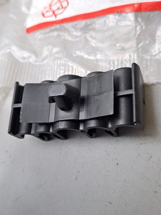 MG ROVER WJC100640 8 x Clips tuberias gasolina