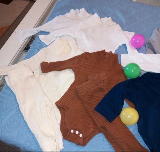 Lote bodies y pantalones bebé 1-3 meses