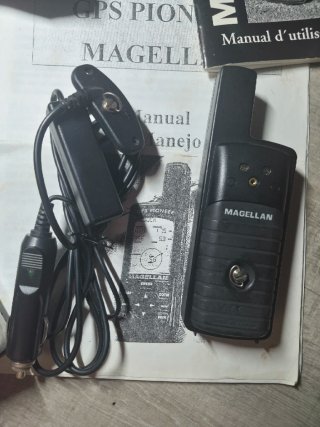 Magellan GPS 300 con accesorios