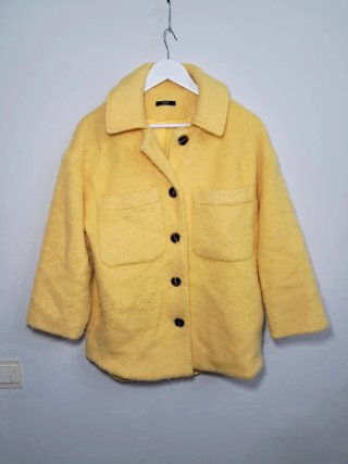 Abrigo amarillo Parfois oversize