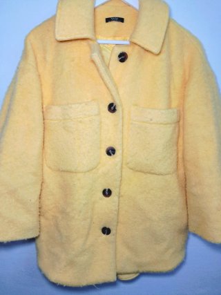 Abrigo amarillo Parfois oversize