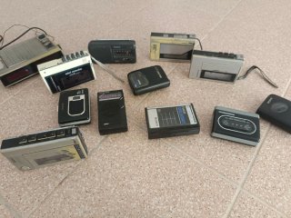 Lote di radio e lettori di cassette