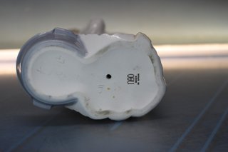 Niña lavándose. Figura de porcelana Nao, Lladró.