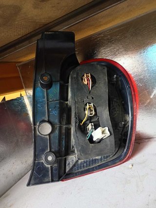PILOTO TRASERO IZQUIERDO Nissan Micra (K13K/KK)(07.2010->)