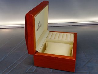 Relojes Cromwell. Caja, joyero en madera lacada.