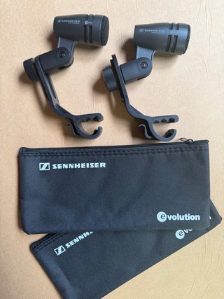 Pareja Sennheiser e604