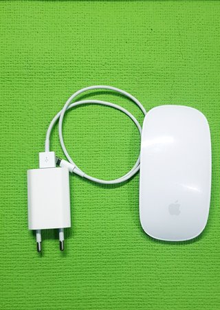 Apple Magic Mouse 2 A1657 y Teclado A1314