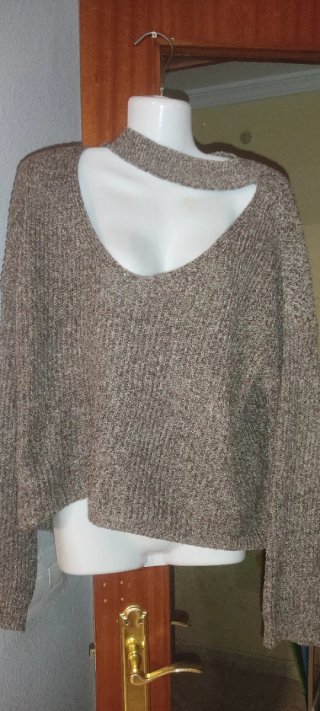 Jersey marrón punto cuello abierto