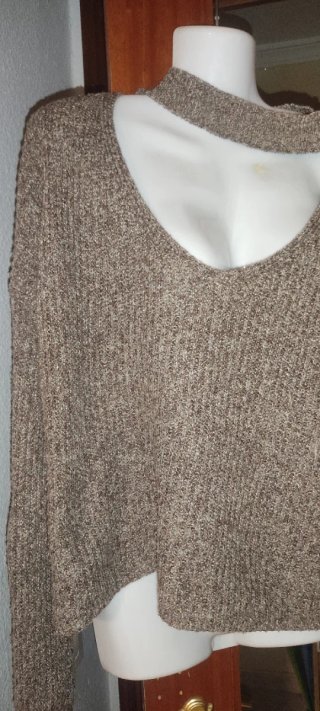 Jersey marrón punto cuello abierto