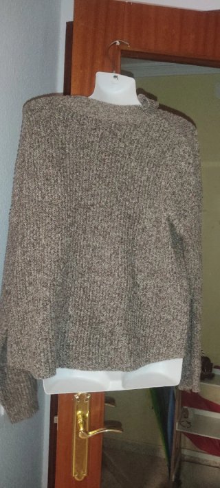 Jersey marrón punto cuello abierto