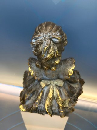 Figura de bronce niña campesina 18x17x17 cm