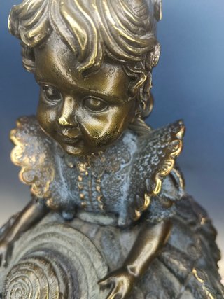 Figura de bronce niña campesina 18x17x17 cm