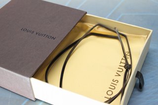 Louis Vuitton, Monogram Empreinte. Caja vacía de funda para iPhone.