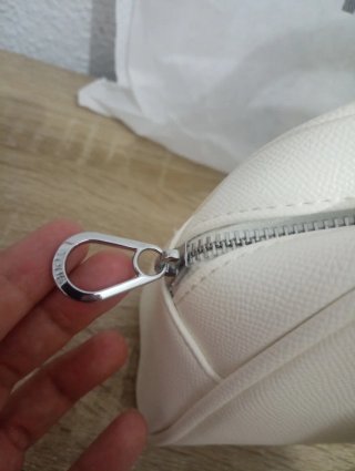 Bolso blanco parecido a Tous