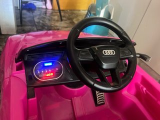 Coche eléctrico infantil rosa Audi