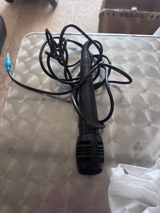 Micrófono con cable y conector azul