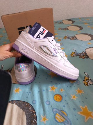 Deportivas Fila Blancas y Moradas