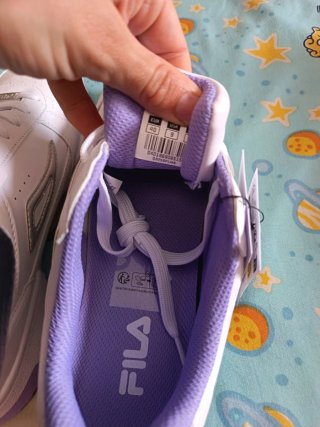 Deportivas Fila Blancas y Moradas