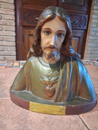Antiguo Busto Sagrado Corazón estuco policromado.