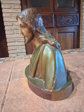 Antiguo Busto Sagrado Corazón estuco policromado.