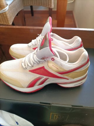 Zapatillas Reebok Mujer Talla 43 Doradas Blancas